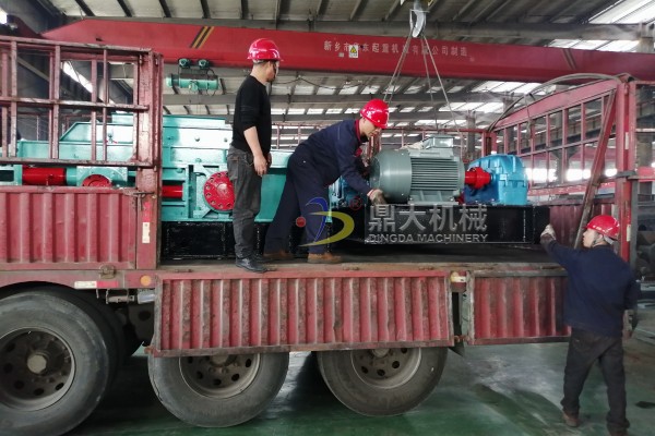 ��݁����C