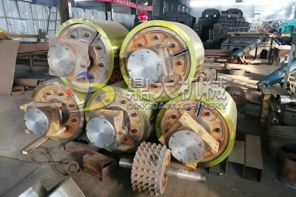 液壓對輥破碎機(jī) 液壓對輥破碎機(jī)