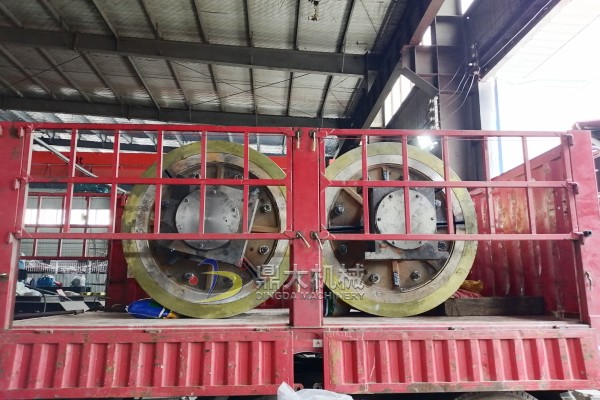 �l(f��)���½��젖��һ��ֱ��1.5�ס�0.8��Һ����݁